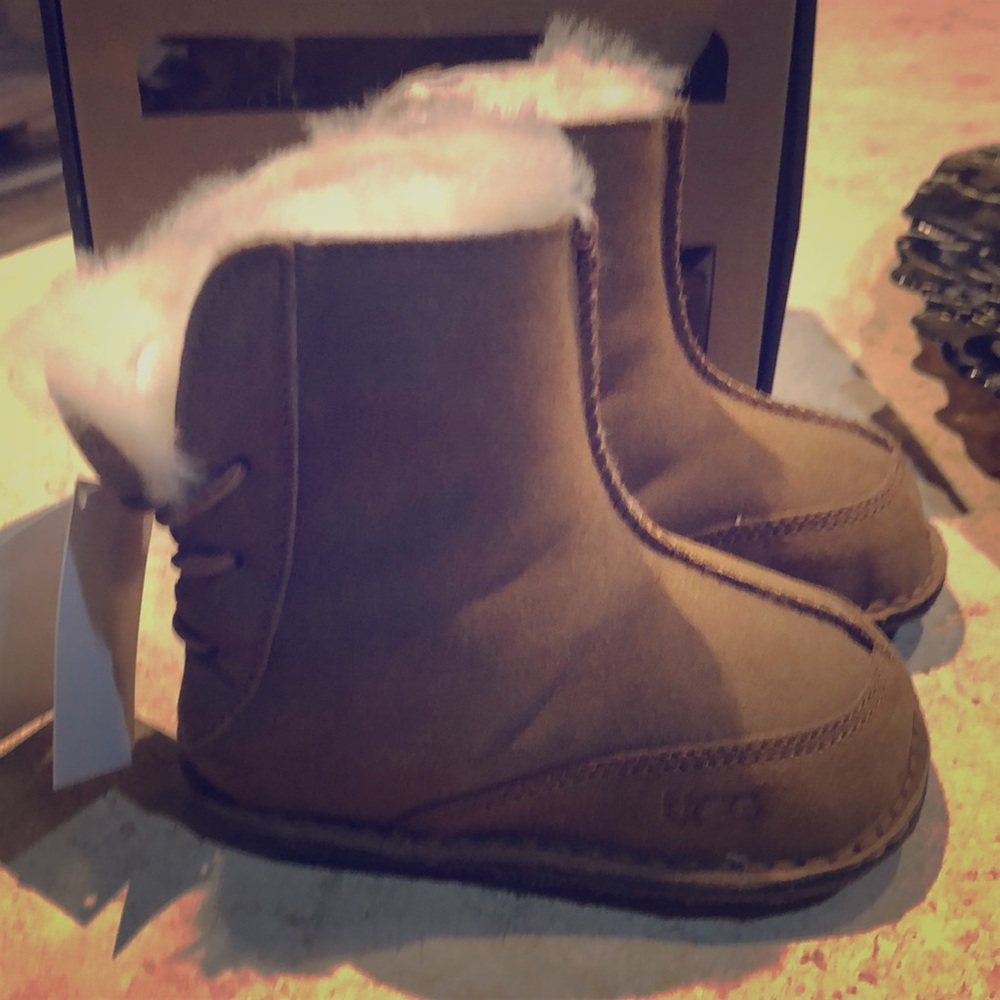 Infant uggs unisex 12to 18 months